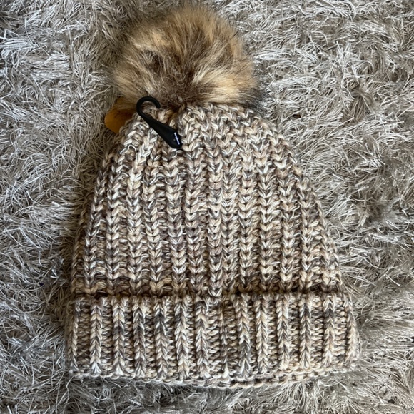 NWT Women’s Northeast Outfitters Cozy Cabin Beanie Comfy Snug Fit One Size - Picture 2 of 3